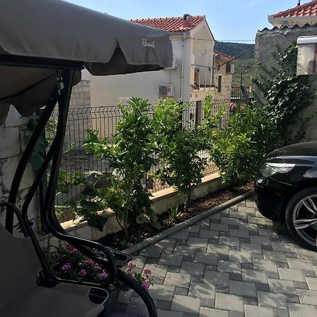 סלאטינה Apartments Sara מראה חיצוני תמונה