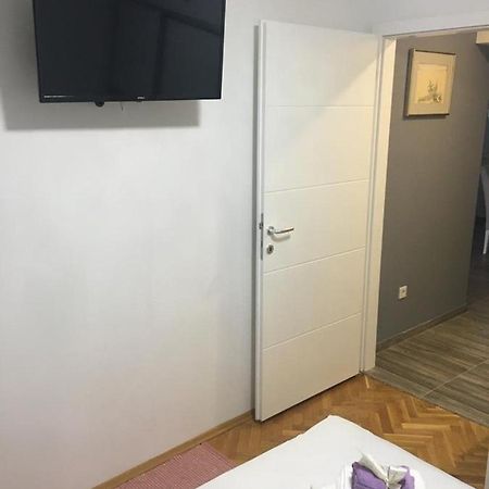 סלאטינה Apartments Sara מראה חיצוני תמונה