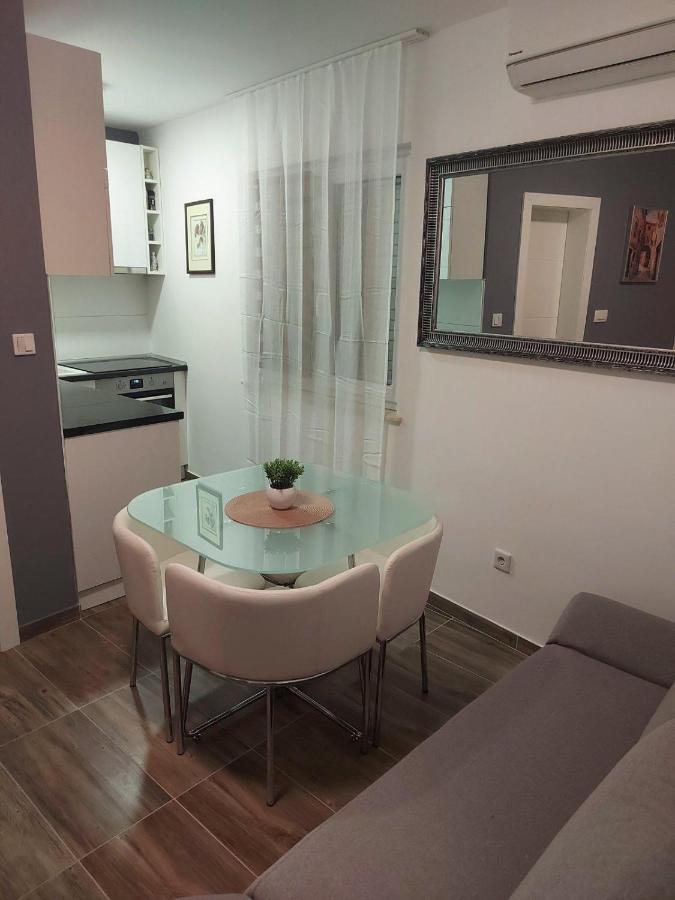 סלאטינה Apartments Sara מראה חיצוני תמונה