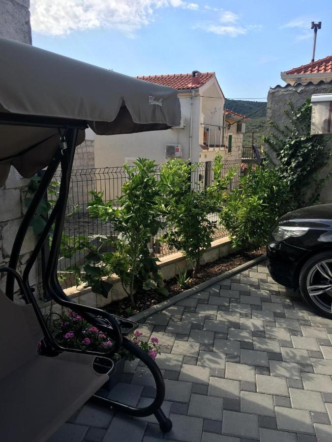 סלאטינה Apartments Sara מראה חיצוני תמונה
