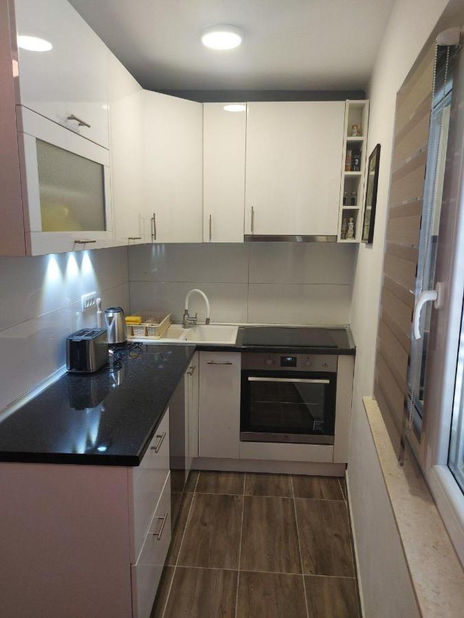 סלאטינה Apartments Sara מראה חיצוני תמונה