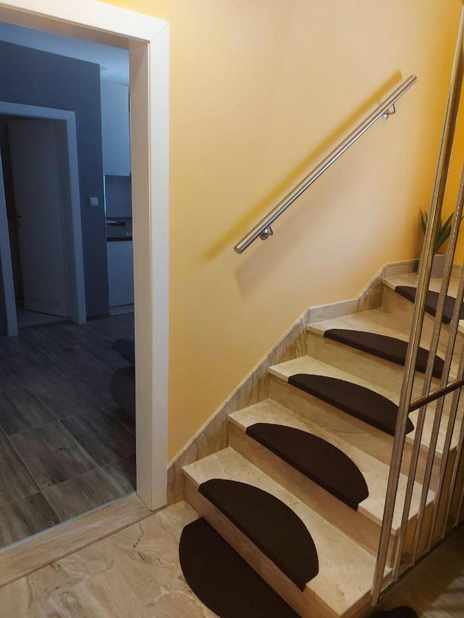 סלאטינה Apartments Sara מראה חיצוני תמונה