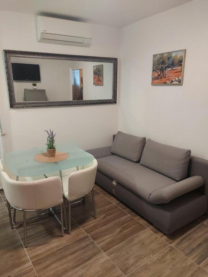 סלאטינה Apartments Sara מראה חיצוני תמונה