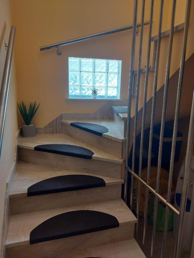 סלאטינה Apartments Sara מראה חיצוני תמונה