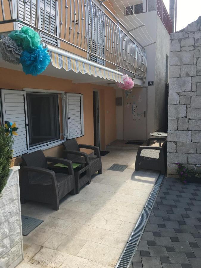 סלאטינה Apartments Sara מראה חיצוני תמונה
