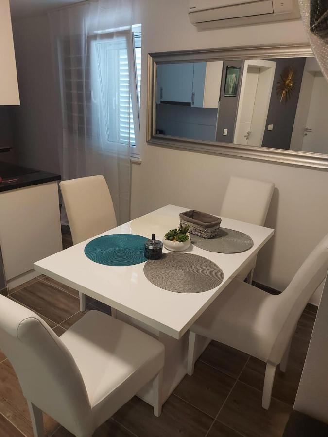 סלאטינה Apartments Sara מראה חיצוני תמונה
